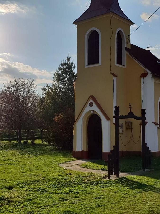 ホテル Kerka-Voelgyi Vendeghaz Kerkaszentkirály エクステリア 写真